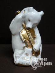 Скульптура "Медведь с контрабасом"